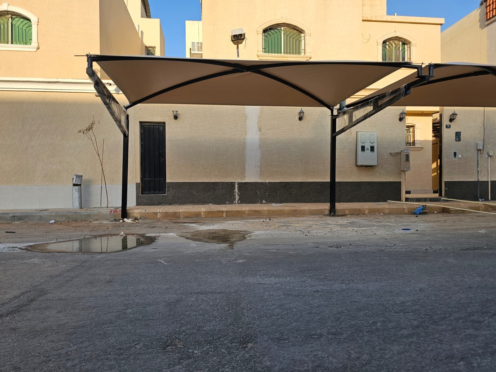 مظلات وسواتر